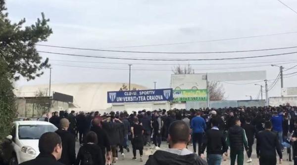 suporterii csu craiova ii bataie cu jandarmii pe strada