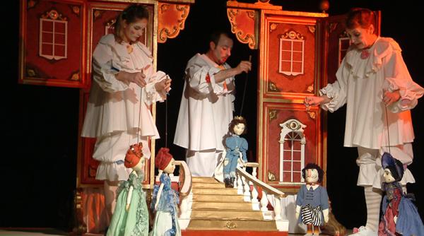 petran despre teatrul de papusi pentru maturi exista in noi