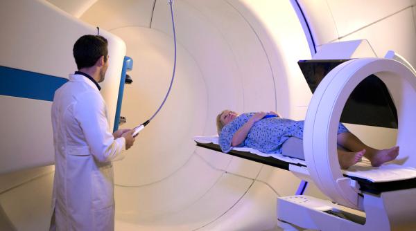 virus care distruge cancerul doi romani in echipa care l au descoperit