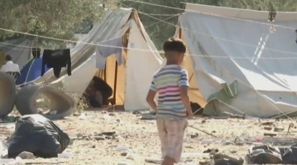 refugiati in insulele grecesti un butoi cu pulbere