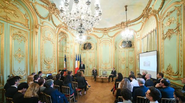 iohannis  la paris  sunteti printre cei mai buni ambasadori ai romaniei