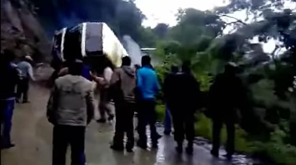 autobuz prabusit cu o echipa de fotbal juniori sapte morti
