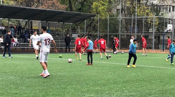 copii fotbalisti premiati primarul tudorache si rapid lectie de fotbal la scoala 175