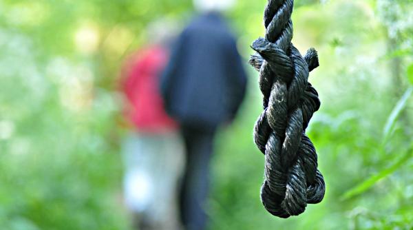 fiica unui cunoscut om de afaceri gasita spanzurata