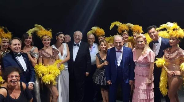 turneu teatrul de revista real succes a fost cu risu plansu