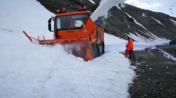 cnair deszapezire pe drumurile unde a inceput sa ninga