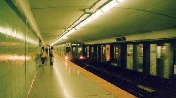 tanar de 18 ani gasit mort intr o statie de metrou din capitala