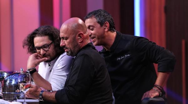 chefi la cutite lupta pentru o noua amuleta valoroasa aduce tensiune