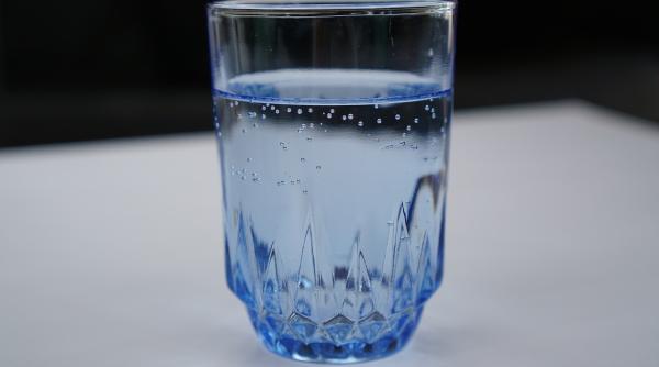 dieta cu apa minerala topeste grasimile si detoxifica organismul