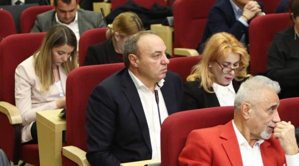 firea atac nedemn si au batut joc de medici