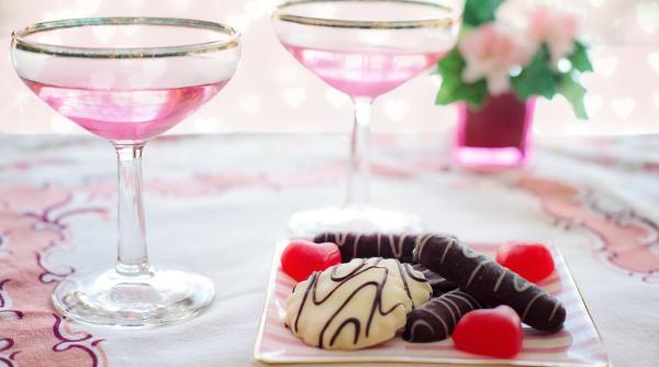 dieta cu vin si ciocolata slabesti fara sa renunti la rasfat