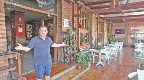 doroftei situatie dificila m am bagat sa servesc la mese