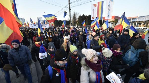 1 decembrie protest rezist la alba iulia srs nu s au putut abtine sunt aceleasi figuri