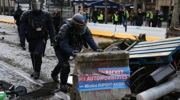 violente la paris starea de urgenta evocata de guvern