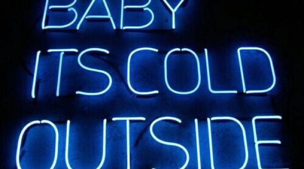 cantecul baby it s cold outside interzis