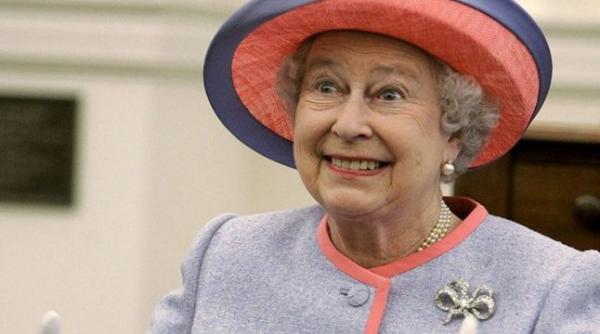 regina elisabeta a ii a moment inedit reactia unui baietel face inconjurul lumii