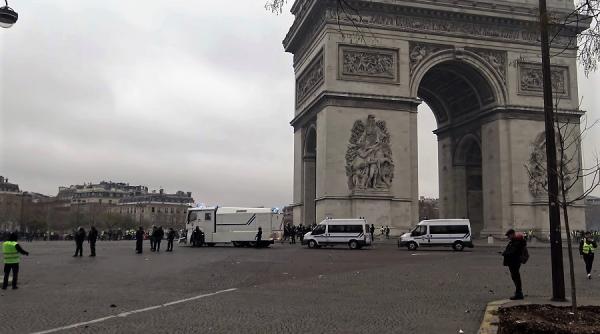 franta parisul blocat din cauza protestelor in desfasurare