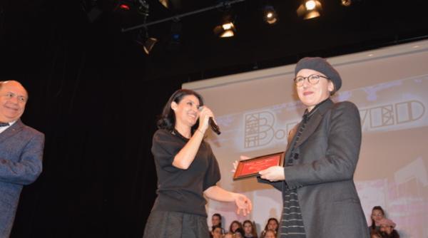 teatrul excelsior premiat la b loved pentru campaniile sale umanitare