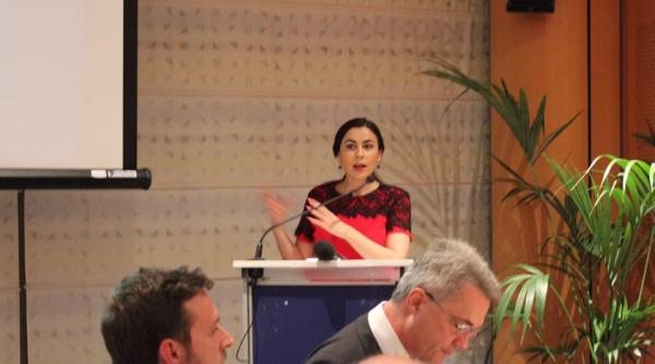 pe rezolutie despre protestele din franta vs romania zoana sunt revoltata