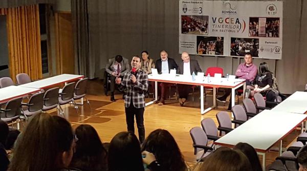 robert negoita catre liceeni va invit sa va implicati in politica acum e mare nevoie de voi