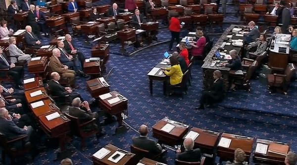 urmeaza o criza constitutionala avertismentul unor senatori americani