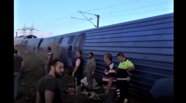 ciocnire frontala intre doua trenuri turcia