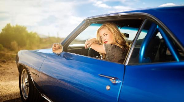 bancul zilei o blonda intr un bar cu barbati