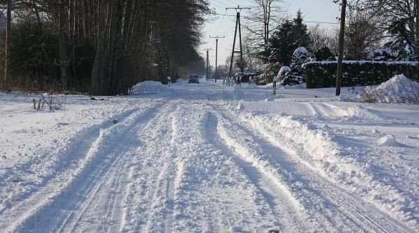 starea drumurilor  ninsori  se intervine cu 20 de utilaje pe dn