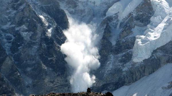 risc mare de avalanse in masivele fagaras si bucegi