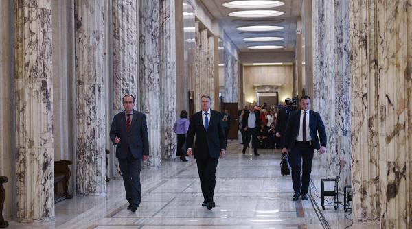 sedinta guvern cand isi anunta iohannis participarea