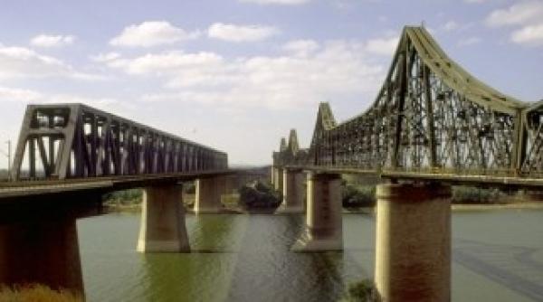 un tanar s a aruncat de pe podul de la cernavoda salvatorii au intervenit imediat