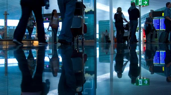 barbat retinut pe aeroport