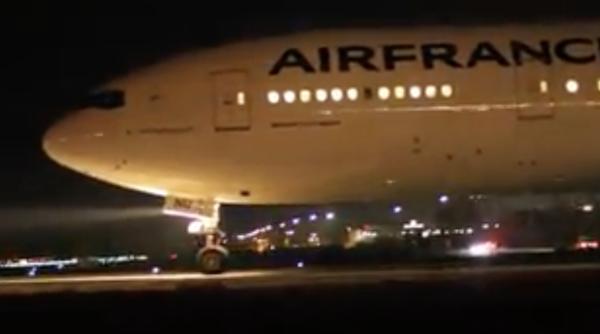 alerta pe otopeni avion urias aterizare fortata