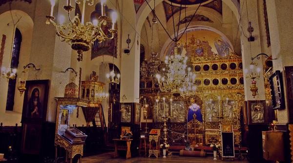 jaf in biserica ce au furat hotii din sfantul altar