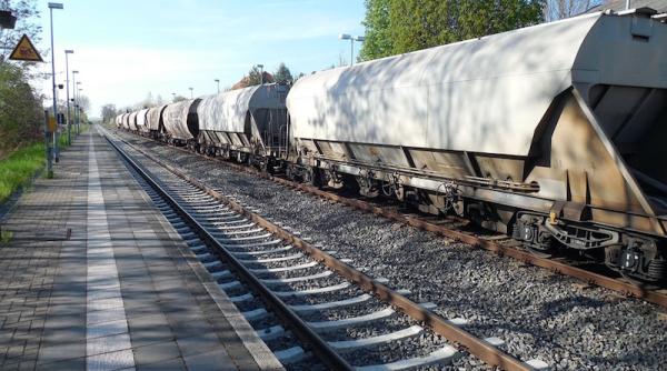 un tren a lovit o masina circulatie feroviara intrerupta