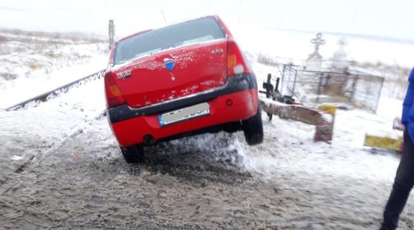 constanta un tren a lovit o masina
