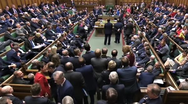 theresa may pozitie din ce in ce mai fragila in parlament brexitul amenintat