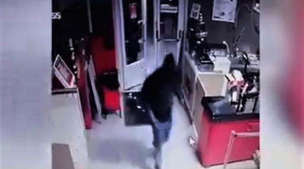 hoti prinsi cu focuri de arma in urma unui jaf