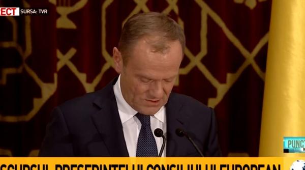 tusk a lasat sala fara cuvinte ropote de aplauze dupa gestul facut