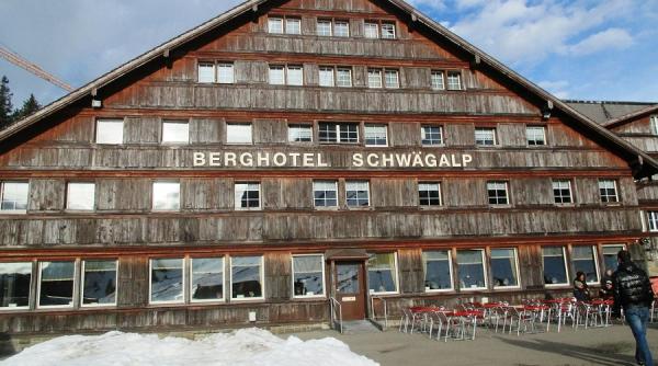 avalansa in alpi hotel ingropat in zapada turisti raniti