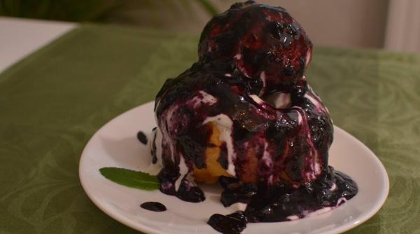 reteta papanasi cu smantana si dulceata desertul care te face sa te lingi pe degete