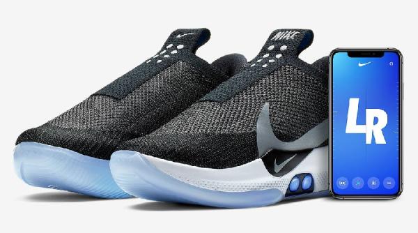 inedit pantofi de sport care isi leaga singuri sireturile