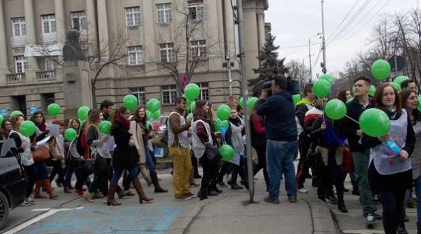 mars pe strazi ce se scandeaza mesajul pe care l transmitem