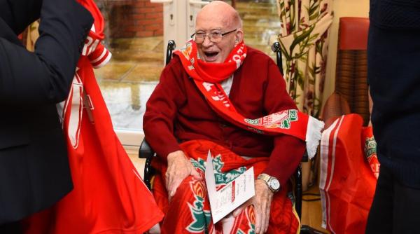 liverpool crystal palace invitatie la meci pentru un suporter special