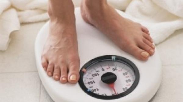 dieta explicatia cantarului de ce arata diferite kilograme pe parcursul zilei
