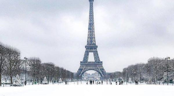 iarna extrema turnul eiffel inchis