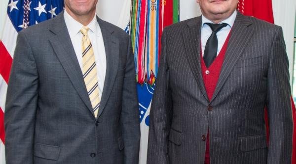 intalnire g maior cu secretarul fortelor terestre ale sua mark t esper