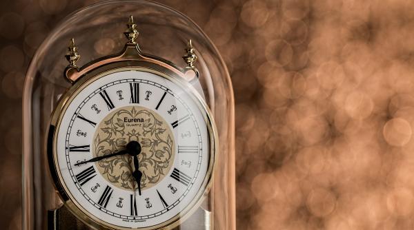 ceasul apocalipsei mentinut la 2 minute de miezul noptii