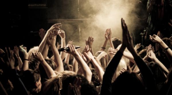 bancul zilei concert rock cu manelisti