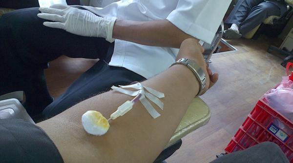 cuplurile de indragostiti  invitate sa doneze sange